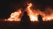 <![CDATA[ Incêndios em Espanha obrigam à retirada de 60 mil pessoas e mobilizam centenas de bombeiros ]]>
