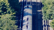 <![CDATA[ Polícia usa drone para apanhar adolescentes a "surfar" no metro de Nova Iorque ]]>