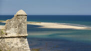 <![CDATA[ Praia, mesa e património: Tavira é a joia do sotavento ]]>