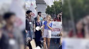 <![CDATA[ "Temos de nos unir agora": Greta Thunberg junta-se a protesto de estudantes indianos em Londres ]]>