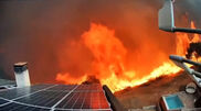 <![CDATA[ Imagens impressionantes mostram como incêndio florestal se aproxima de habitação em apenas 5 minutos ]]>