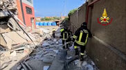 <![CDATA[ Bombeiros procuram seis desaparecidos após desabamento de prédio na Sicília ]]>