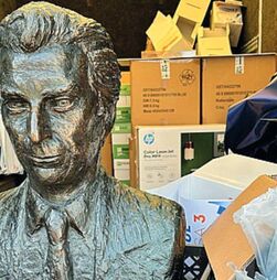Indiscretos: PSD tratou mal busto de Sá Carneiro
