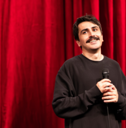 Autoridades turcas detêm comediante acusado de insultar o Alcorão