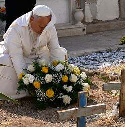 Leão XIV homenageia em Lampedusa migrantes mortos no Mediterrâneo