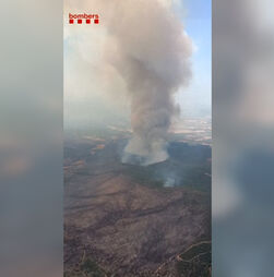 Incêndio florestal ameaça casas e reserva natural na Catalunha