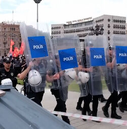 Protesto anti-NATO marca preparação para cimeira na Turquia