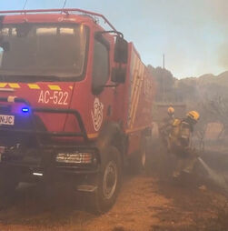 Incêndio florestal na província espanhola de Castellón obriga a retirar 500 moradores de casa