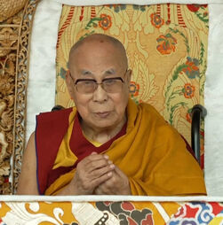 Orações, danças e bolo para celebrar o 91.º aniversário do Dalai Lama