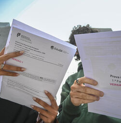 Exames em branco ou desaparecidos. Caos na correção das provas afeta alunos e famílias