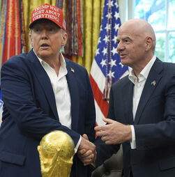 Caso Balogun reaviva a 'trumpificação' da FIFA: Infantino e Trump são amigos de longa data