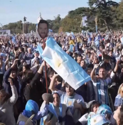 Festa em Buenos Aires após vitória da Argentina frente ao Egito