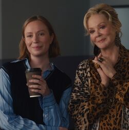 Emmys: 'Hacks' bate recorde na comédia ao somar 24 nomeações