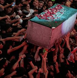 Irão: Cerca de 43 milhões de pessoas terão participado nas cerimónias fúnebres de Khamenei