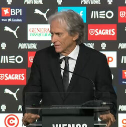 Jorge Jesus diz que se preparou muito para 'este dia' e brinca com jornalista: 'Vejo-te todos os dias...'