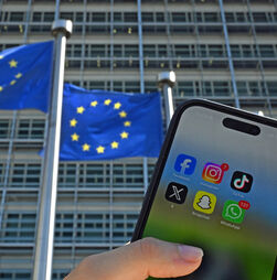 Bruxelas acusa Meta de falhar na proteção dos utilizadores contra “design viciante”