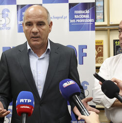 PCP culpa Montenegro e critica falta de coragem do ministro da Educação 'na bronca' dos exames