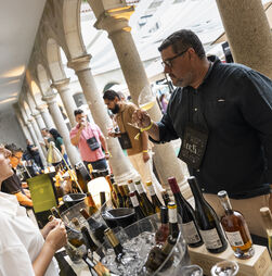 DE AMARANTE PARA O MUNDO: VENHA AO UVVA, UMA FESTA
DE VINHO, GASTRONOMIA E CULTURA