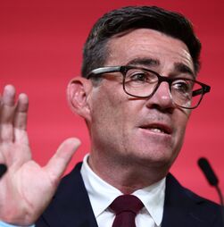 Novo líder trabalhista Andy Burnham assume esta segunda-feira chefia do Governo britânico