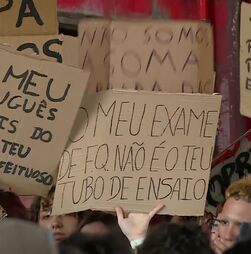 Exames: Alunos dizem que há  'falta de respeito' do Governo pelo seu esforço