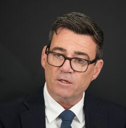 Novo primeiro-ministro britânico Andy Burnham descarta eleições antecipadas