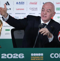 Infantino iria ganhar seis vezes mais se plano para vender Mundiais avançasse