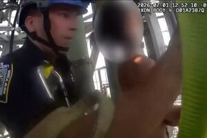Imagens de bodycam mostram polícias a deter casal que escalou o Empire State Bulding