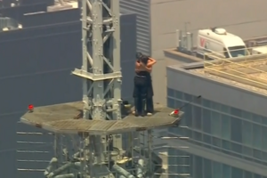 Amor nas alturas: o momento em que homem pede namorada em casamento após escalarem o Empire State Building