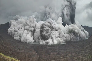 Imagens impressionantes mostram erupção do vulcão Taal nas Filipinas