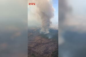 Incêndio florestal ameaça casas e reserva natural na Catalunha