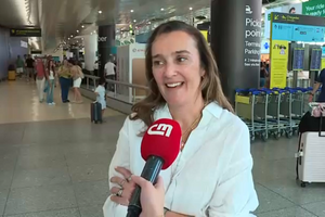 "Foi realmente um pesadelo": psicóloga detida com 50 munições em Bali chega ao aeroporto de Lisboa