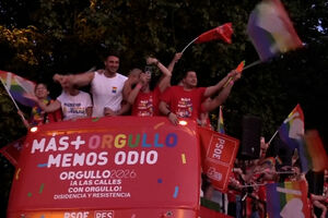 Marcha do Orgulho reúne multidão nas ruas de Madrid