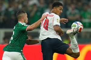 Jude Bellingham domina a bola