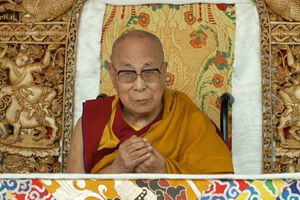 Orações, danças e bolo para celebrar o 91.º aniversário do Dalai Lama