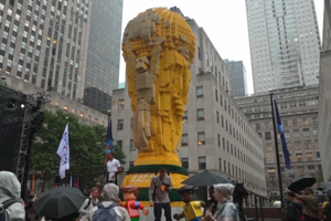 Mais de um milhão de peças LEGO dão vida a este troféu gigante do Mundial