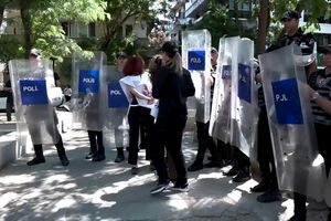 Polícia turca detém mais de 20 manifestantes durante protesto contra cimeira da NATO