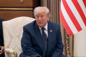 “Fiquei muito desiludido com a NATO”: Trump volta a criticar falta de apoio dos aliados aos EUA 