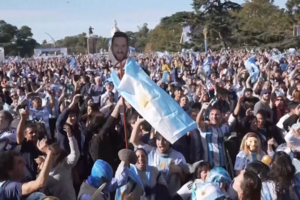 Festa em Buenos Aires após vitória da Argentina frente ao Egito