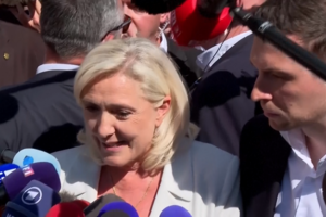 Marine Le Pen foi condenada por desvio de fundos públicos um dia antes de começar a campanha