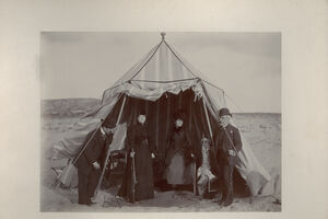 D. Maria Pia e o seu séquito, na praia do Guincho, em 1893, fotografados pelo infante D. Afonso