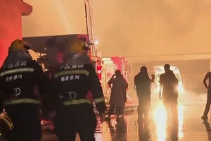 Incêndio em fábrica de calçado no sul da China faz 28 mortos