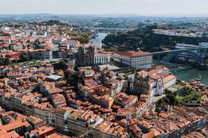 Vista aérea de parte do centro histórico do Porto