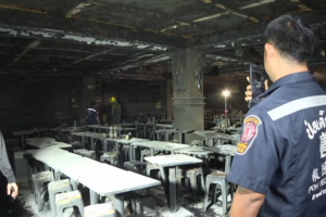 Imagens mostram cenário de destruição em bar na Tailândia após incêndio que matou pelo menos 27 pessoas
