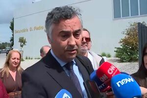 "Peço desculpa aos professores": Ministro da Educação admite erros no processo de correção de exames