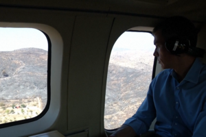 Pedro Sánchez sobrevoa área devastada por incêndios em Almería