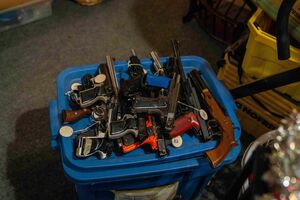 A polícia divulgou imagens das armas