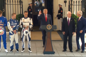 Trump apresenta Grande Prémio que vai levar corridas de carros ao centro de Washington