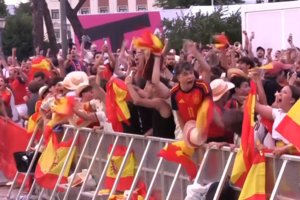 Euforia em Madrid: milhares de adeptos celebram apuramento de Espanha para a final do Campeonato do Mundo