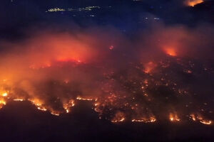 Imagens aéreas mostram força dos incêndios florestais que lavram em Espanha 