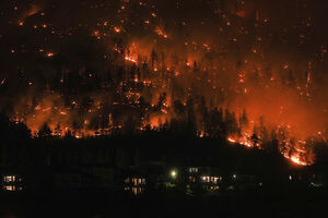 Canadá enfrenta 200 incêndios florestais por controlar 